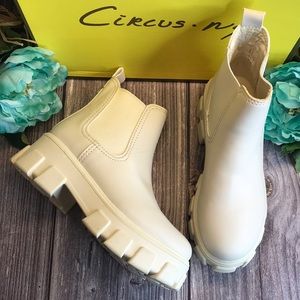CIRCUS Darielle White Lug Sole Chelsea Boots